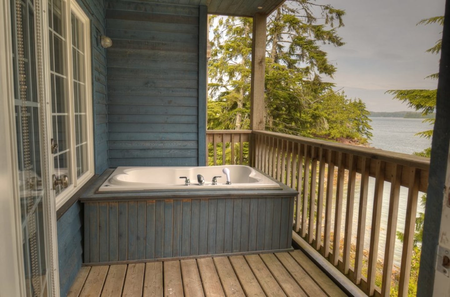 Outdoor Tub on the Patio