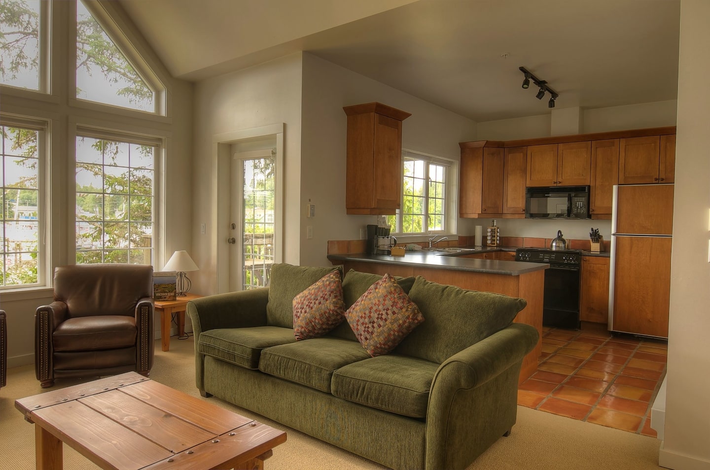 Two Bedroom Suite + Outdoor Soaker Tub On Patio Kitchen