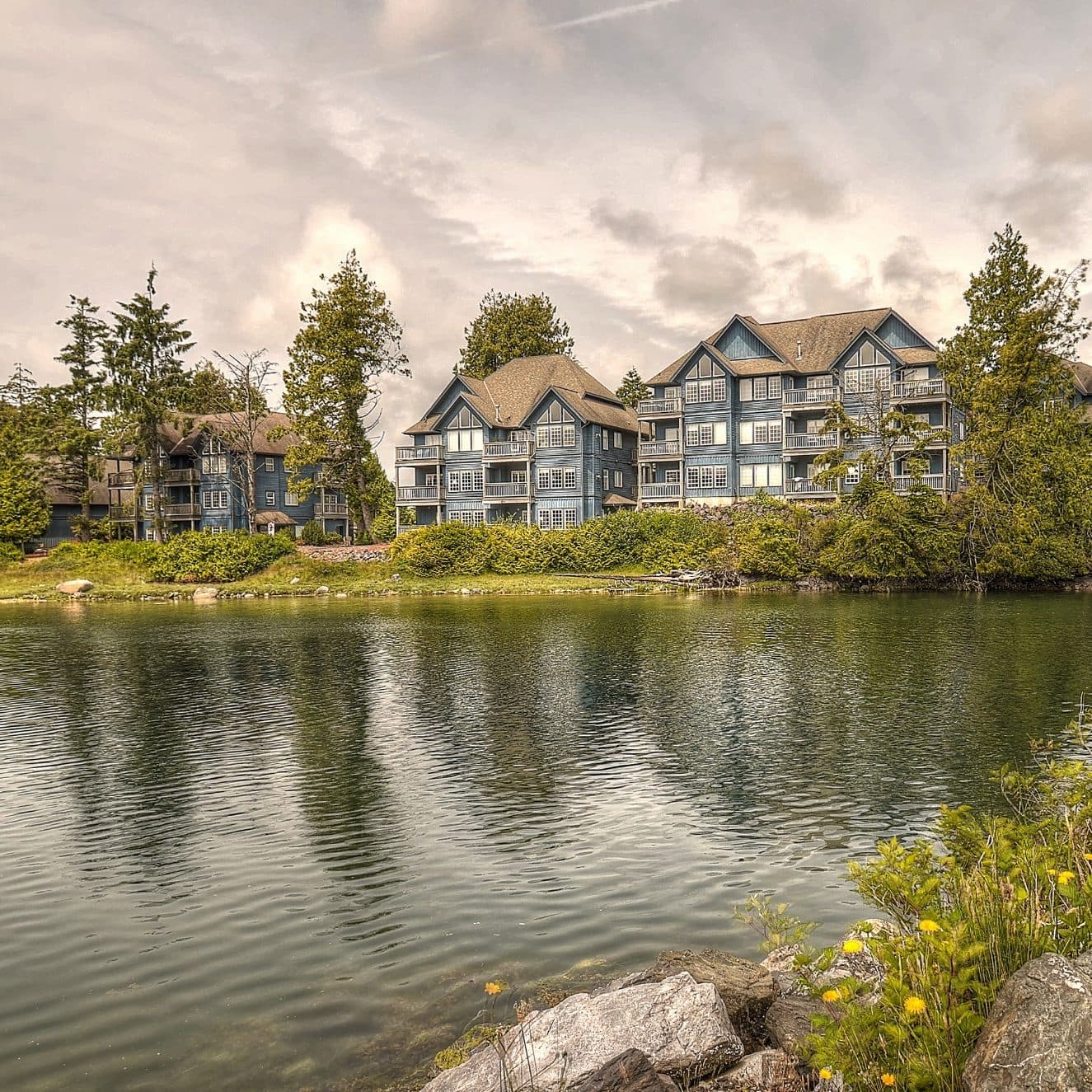 Waters Edge Suites Ucluelet Hotel