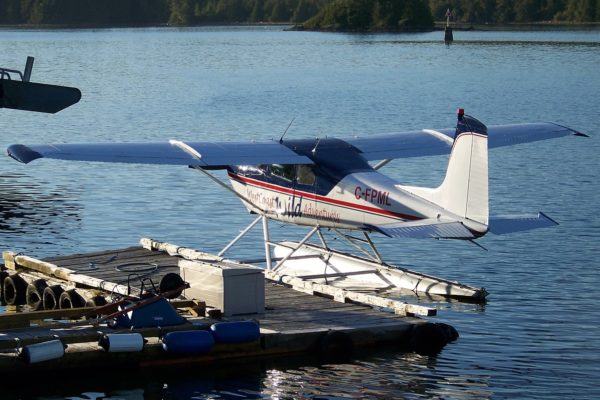 Picture of a float plane by the harbour